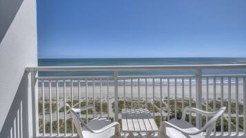 Classic Condo, 1 Bedroom, Oceanfront (III-855) | Balkon