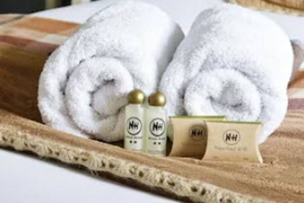 Dusche, Regendusche, kostenlose Toilettenartikel, Haartrockner