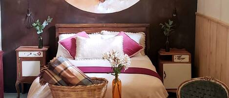 Habitación cuádruple, baño privado | Decoración individual, mobiliario individual, cunas gratuitas