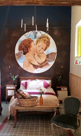 Decoración personalizada, muebles diferentes y cunas gratuitas