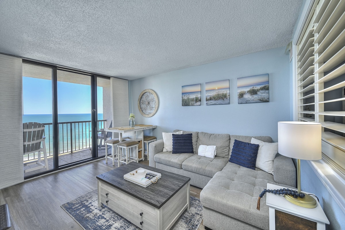 Apartamento, 1 habitación, balcón, frente al mar (1607) | Zona de estar | Una televisión, un reproductor de DVD