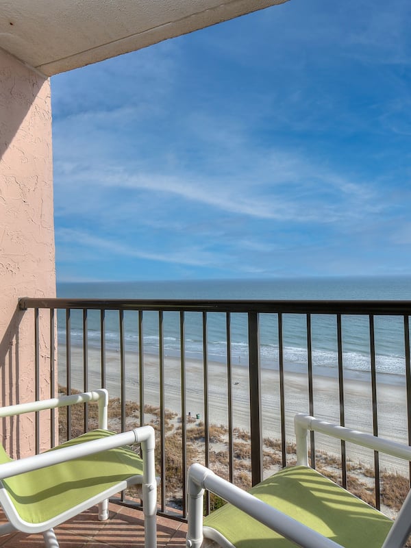 Classic Condo, 2 Bedrooms, Oceanfront (1401) | Balcony