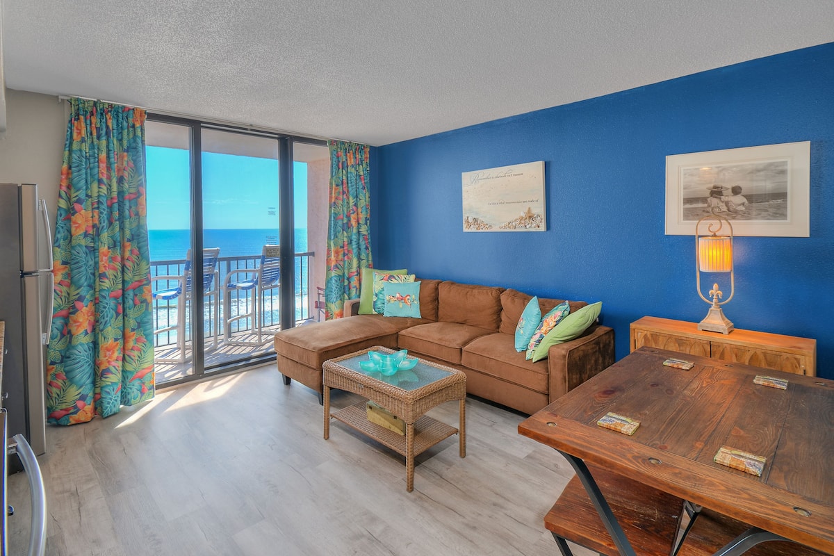 Apartamento, 1 habitación, balcón, frente al mar (1107) | Zona de estar | Una televisión, un reproductor de DVD