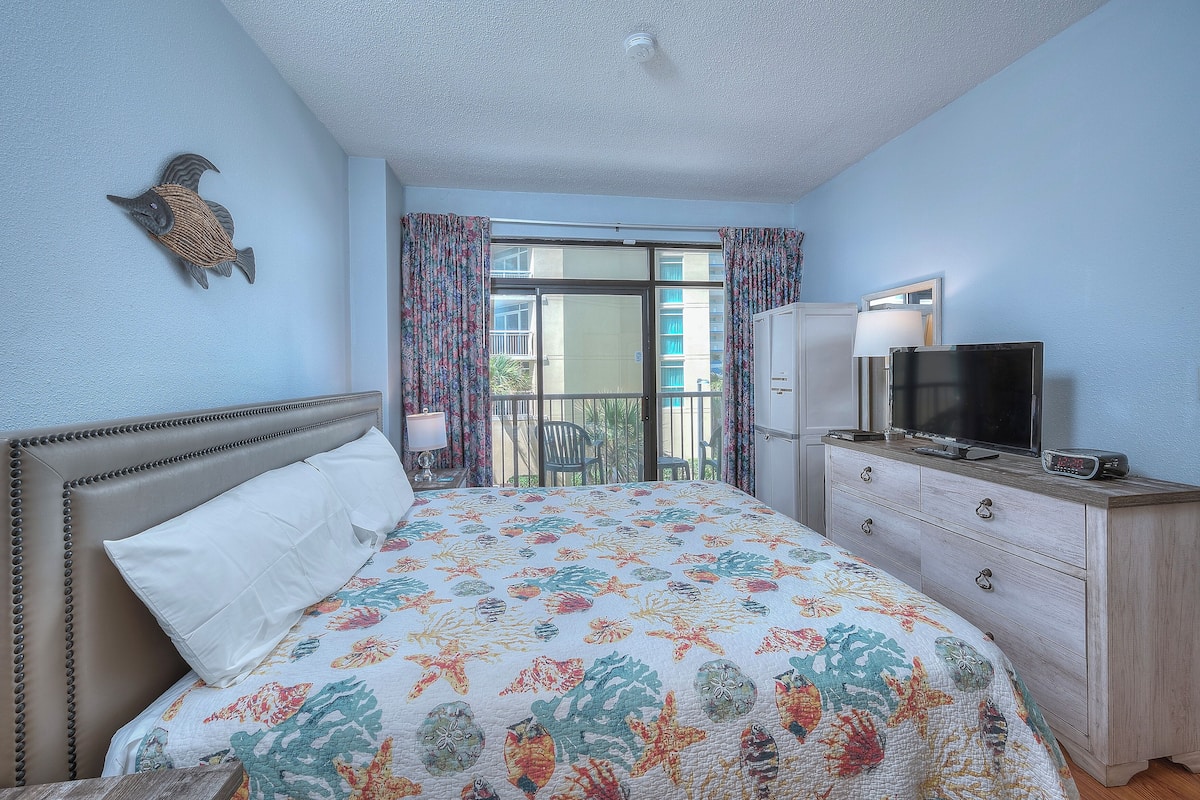 Deluxe Condo, 2 Bedrooms, Balcony, Partial Ocean View (211)