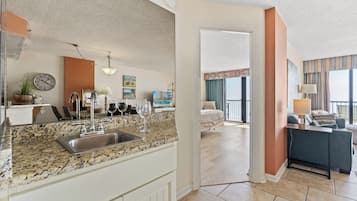 Classic Condo, 2 Bedrooms, Balcony, Oceanfront (1401) | Living area