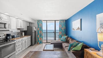 Condo, 1 Bedroom, Balcony, Oceanfront (1107) | Living area
