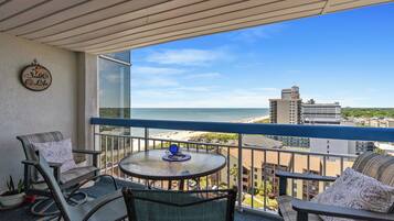Condo, 3 Bedrooms, Ocean View (1201) | Balcón