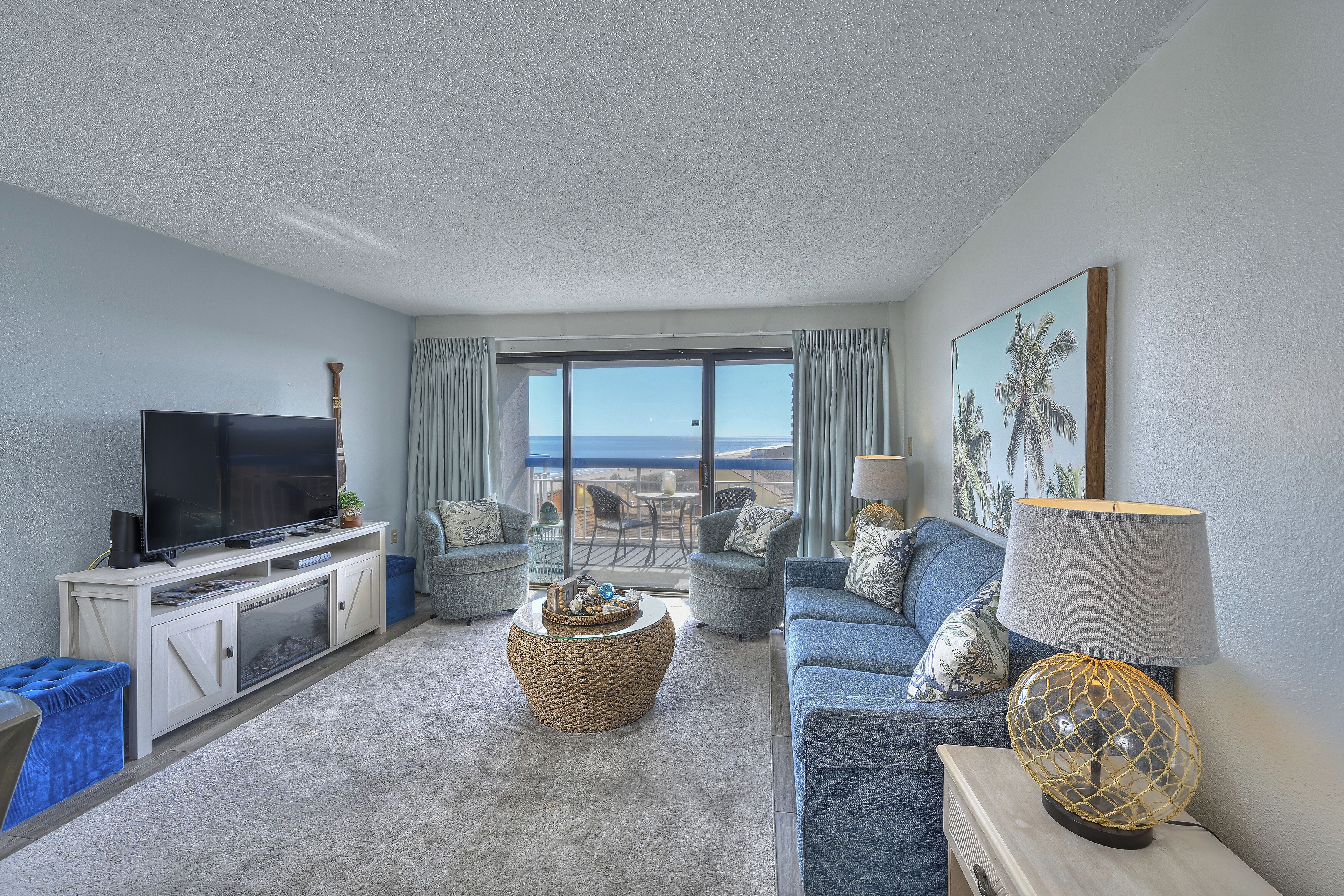 Apartment, 1 Schlafzimmer, Poolzugang, Meerblick (704) | Wohnbereich | Fernseher, DVD-Player