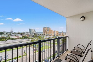 คอนโด, 2 ห้องนอน, ใช้สระว่ายน้ำได้ (808) | ระเบียง