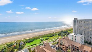 A coastal hotel with a view of the beach and ocean. - Units at Ocean Forest Plaza by Elliott Beach Rentals (Myrtle Beach)