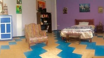 Departamento económico, 1 cama matrimonial, baño privado | Escritorio, insonorización, tabla de planchar con plancha y wifi gratis