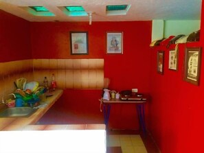 Cookware/dishes/utensils - Casa Ceasars  Historic Quito (Quito)