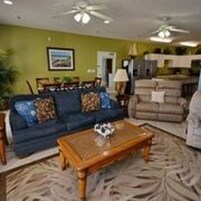 Condo 6 bedrooms Second Row (2 Kings 3 Queens 2 Doubles 2 singles) | Living room