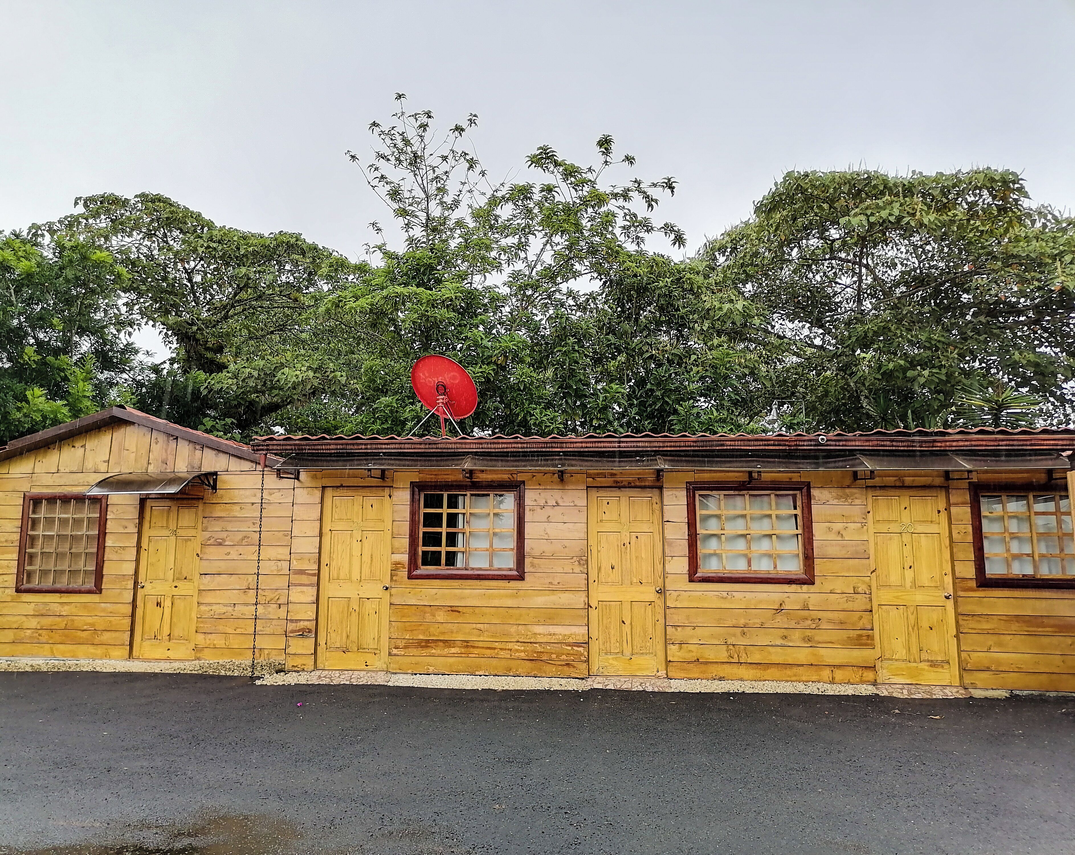 Vista frontal de la propiedad