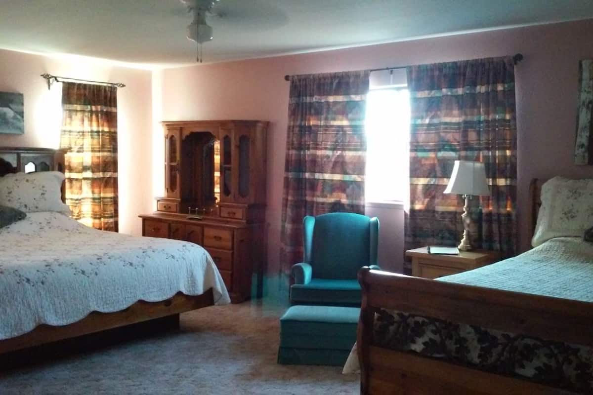5. Family Room | Premium bedding, blackout drapes, iron/ironing board, cribs (free)