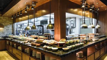 Lunch and dinner served, vegetarian cuisine