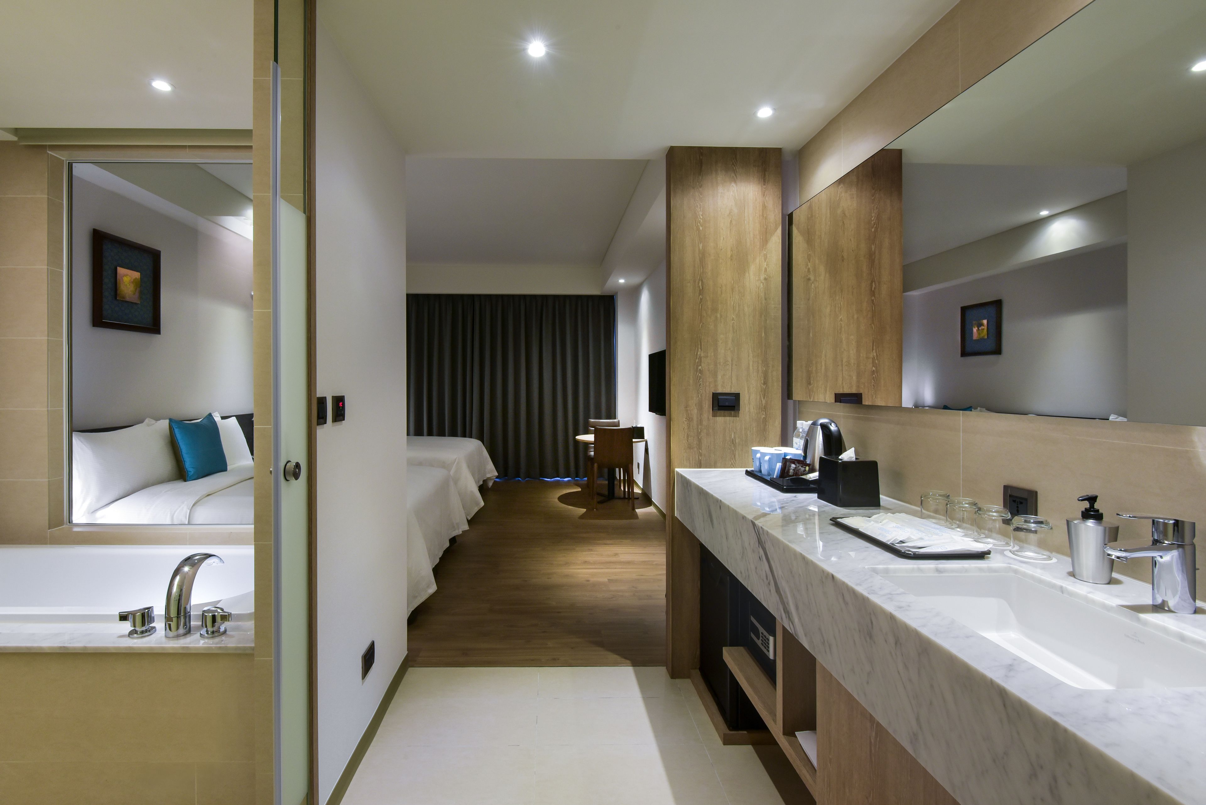 1 bedroom, in-room safe, desk, blackout curtains