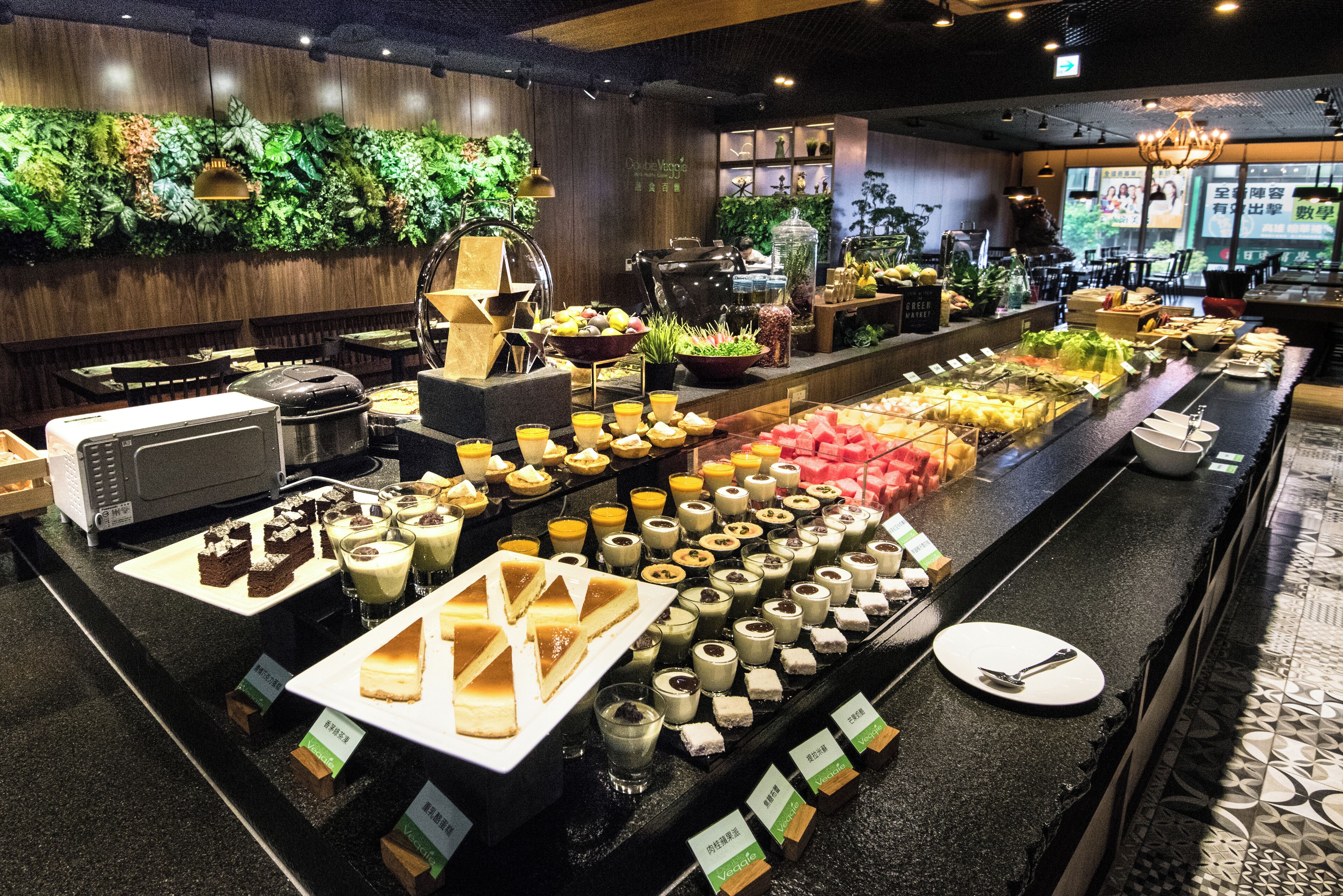 lunch and dinner served, vegetarian cuisine