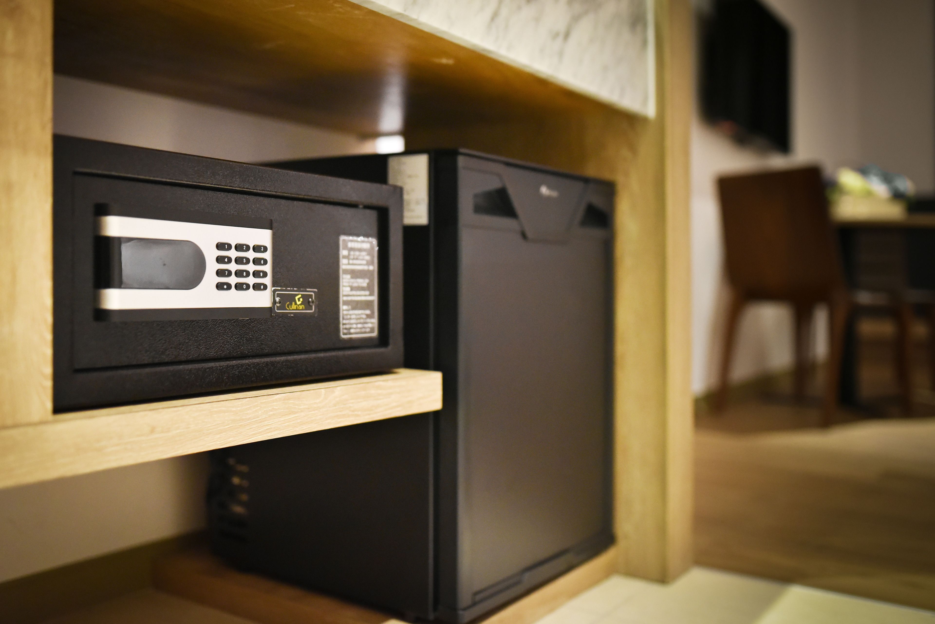 1 bedroom, in-room safe, desk, blackout curtains