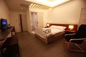 Double Room, Corner | Desk, soundproofing, free WiFi, bed sheets - Bai Ji Yi (Hengchun)