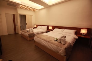 Desk, soundproofing, free WiFi, bed sheets - Bai Ji Yi (Hengchun)