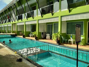 Deluxe Pool Access | Blick vom Balkon