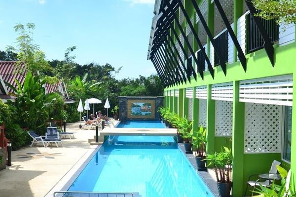 Deluxe Pool Access | Terrass/Patio