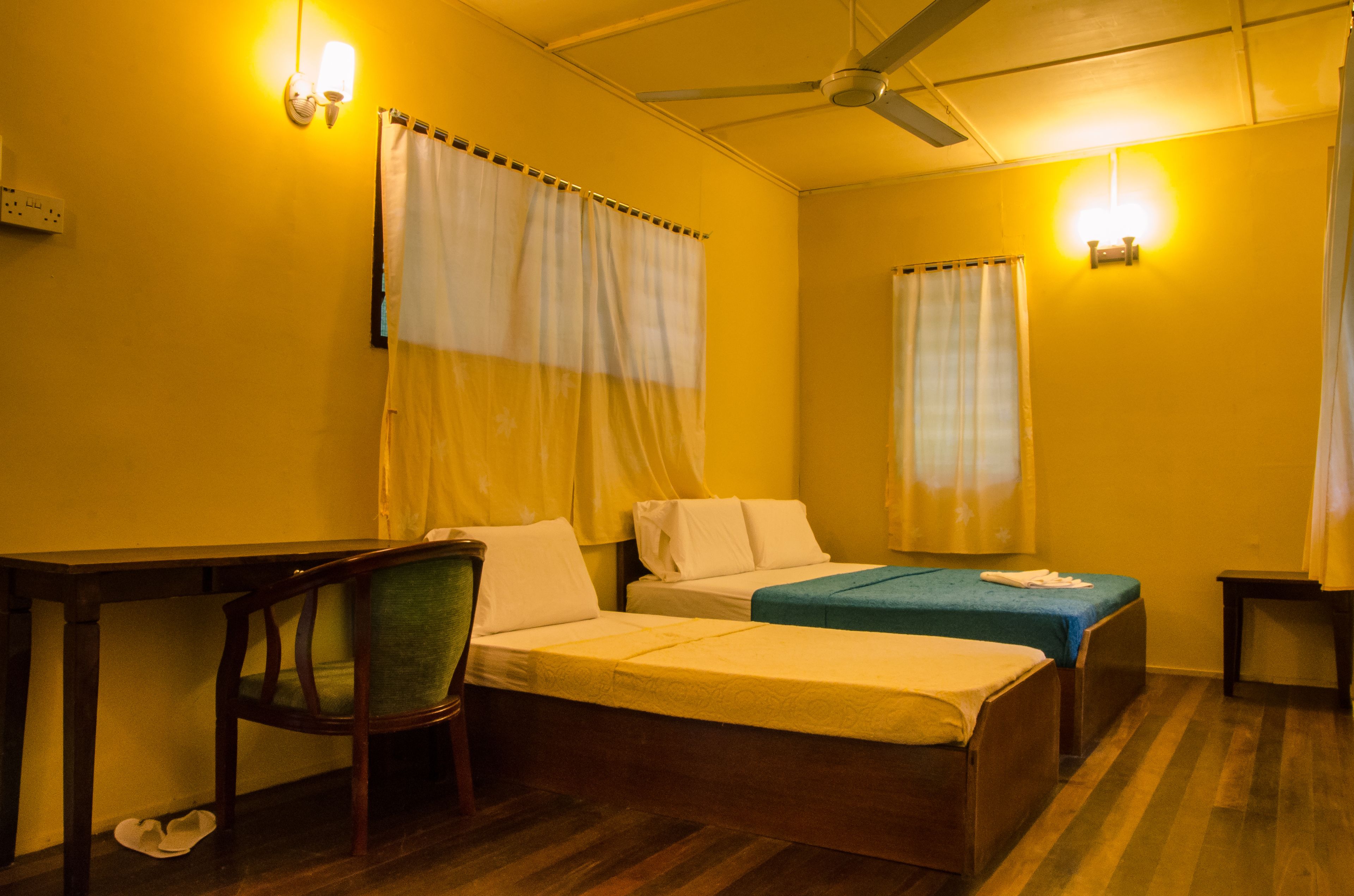 Premium bedding, desk