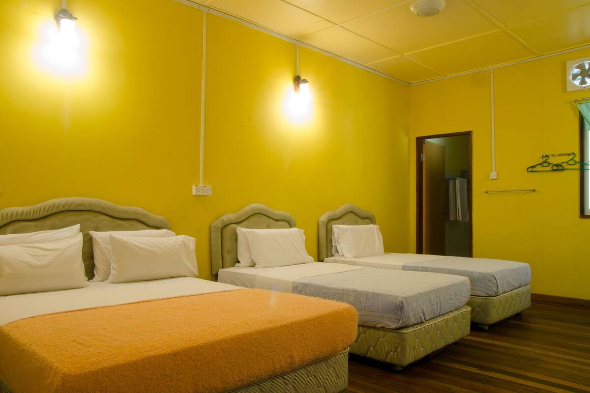 Kabin Khas (Natural View) | Seprai premium dan meja kerja