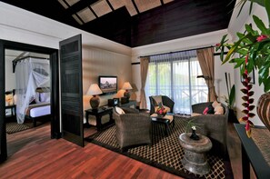 Suite Inpeng | Living room | LCD TV, computer - Ansara Hotel (Vientiane)