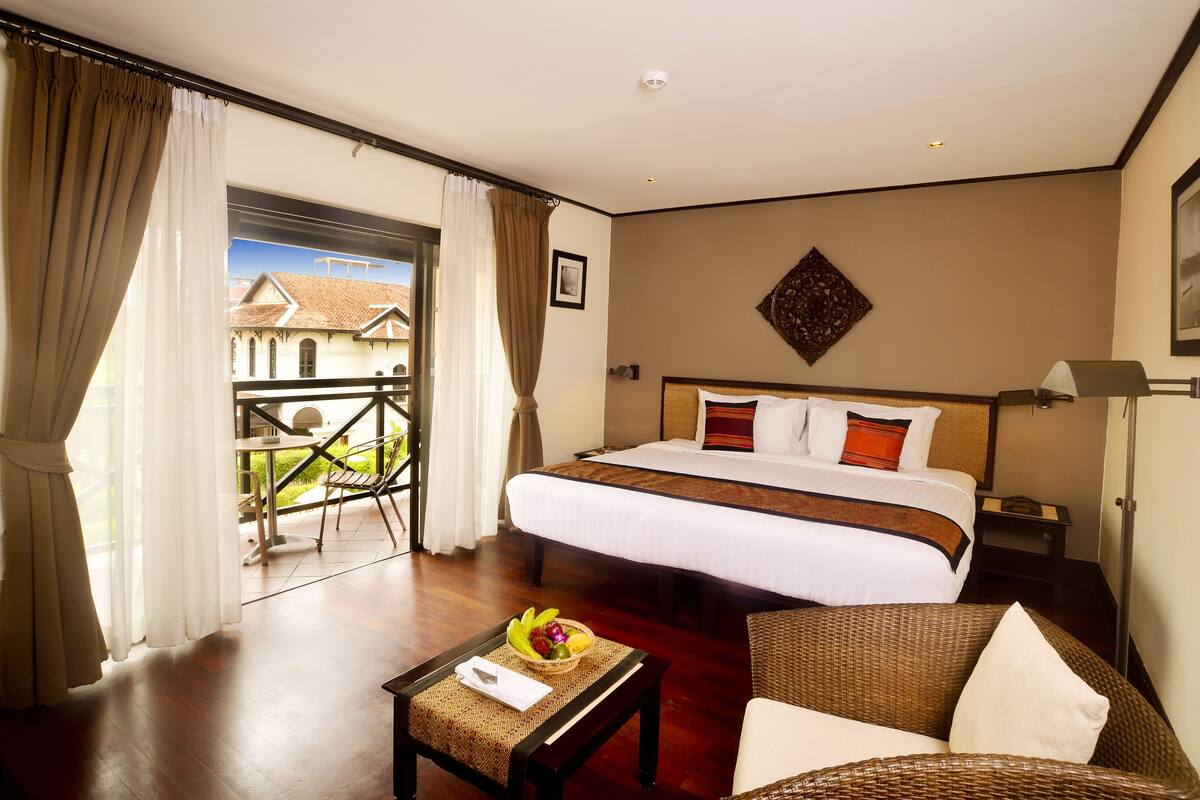 free minibar, in-room safe, desk, free wifi