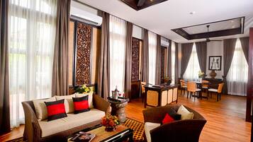 Suite Mixay | Living area | LCD TV, computer