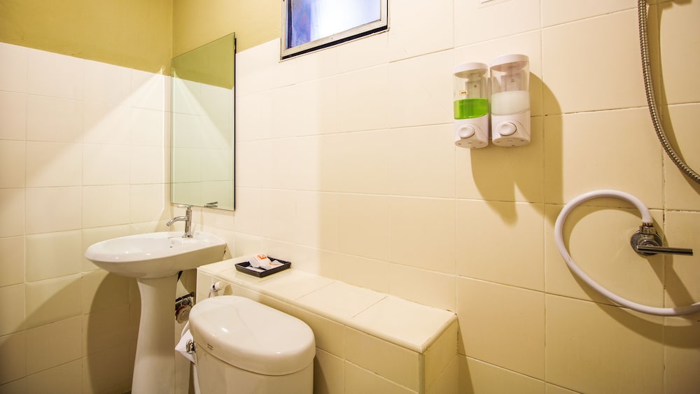 B2 Santitham (Wat Jed Yod) Boutique & Budget Hotel by null