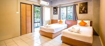 B2 Santitham (Wat Jed Yod) Boutique & Budget Hotel