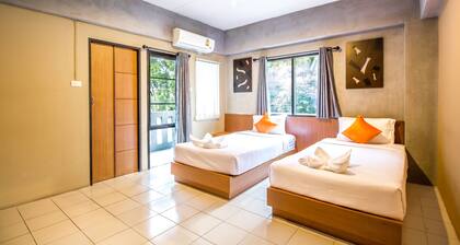 B2 Santitham (Wat Jed Yod) Boutique & Budget Hotel