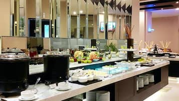 Café da manhã com buffet todos os dias (IDR 120000 por pessoa)