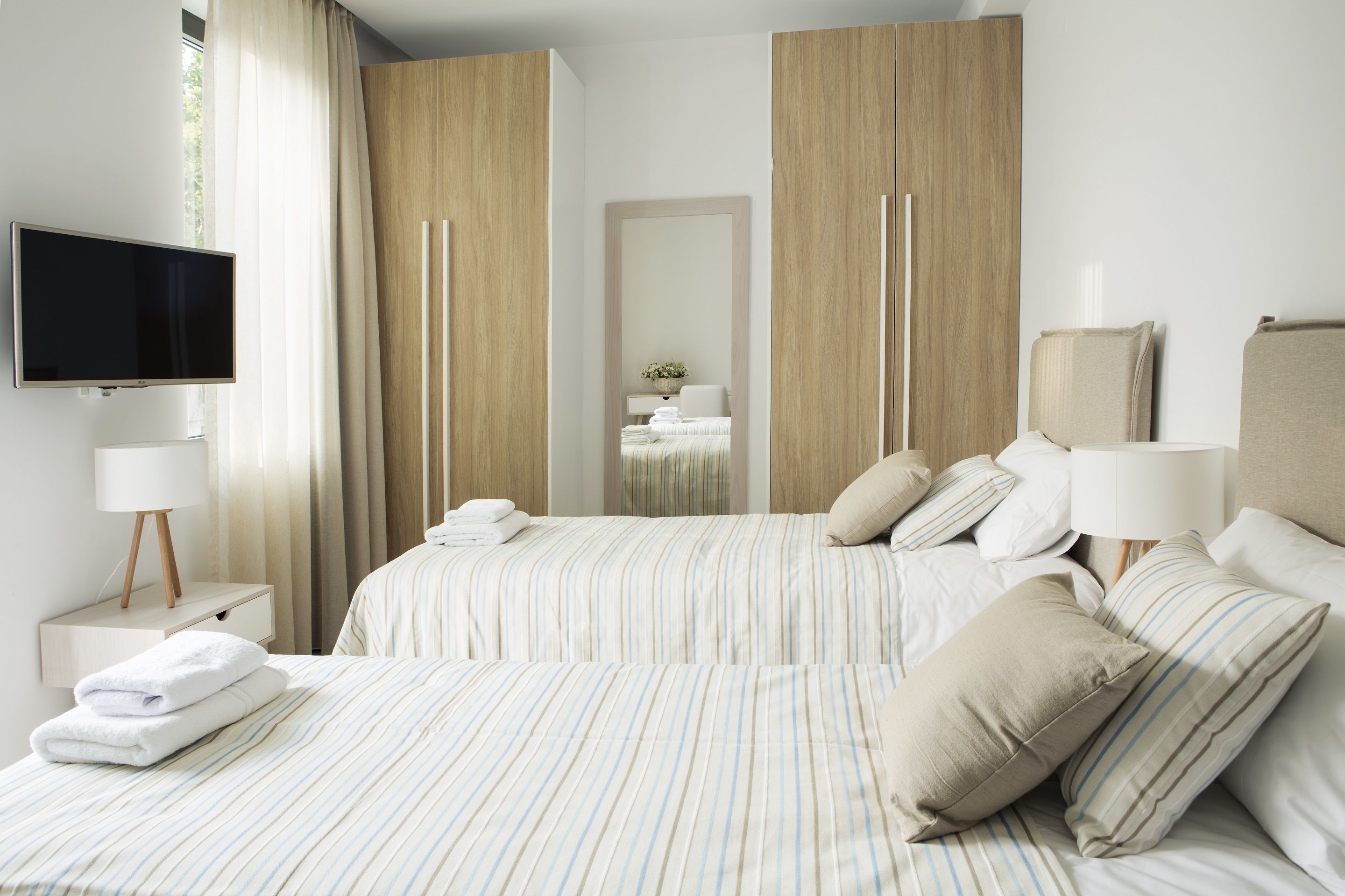 Villa, 4 Bedrooms, Private Pool, Sea View (K) | 4 bilik tidur, peti besi dalam bilik, meja, kalis bunyi 