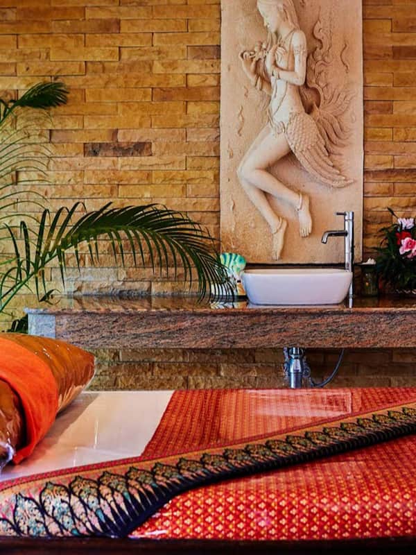 Couples treatment rooms, body treatments, aromatherapy, Thai massages