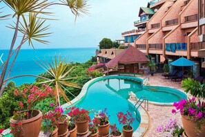 2 outdoor pools, sun loungers - Samui Bayview Resort & Spa (Koh Samui)