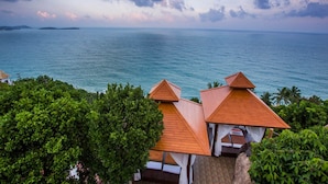 A resort with two wooden-roofed cabins overlooking the sea. - Samui Bayview Resort & Spa (Koh Samui)