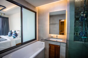 Deluxe Double or Twin Room, Sea View | Bathroom | Separate tub and shower, free toiletries, hair dryer, bathrobes - Samui Bayview Resort & Spa (Koh Samui)