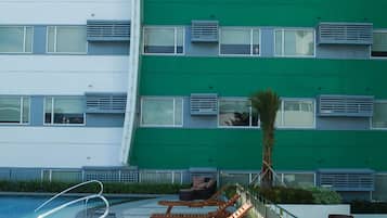Outdoor pool, sun loungers