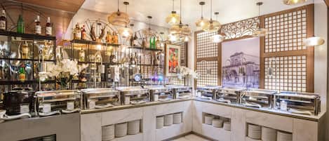 Daily buffet breakfast (PHP 600 per person)