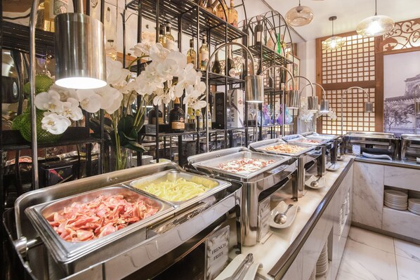 Breakfast, lunch, dinner served; Asian cuisine - Hotel 101 - Manila (Pasay)