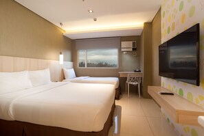 In-room safe, desk, soundproofing, iron/ironing board - Hotel 101 - Manila (Pasay)