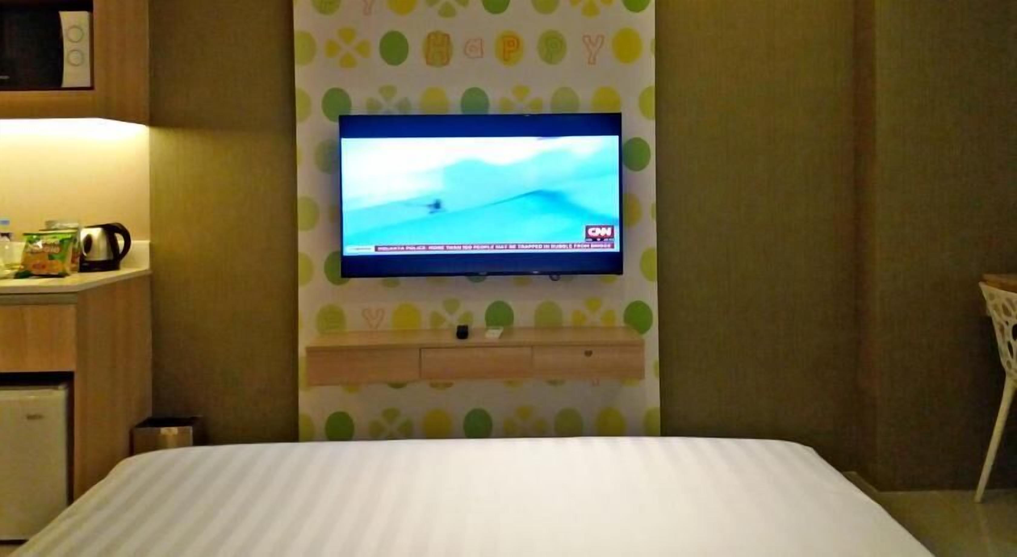 Caja de seguridad en la habitación y escritorio 