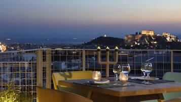 ์์นจ ์์ฌ, ์ ์ฌ ์์ฌ, ์ ๋
 ์์ฌ ์ ๊ณต, ์ง์คํด ์๋ฆฌ