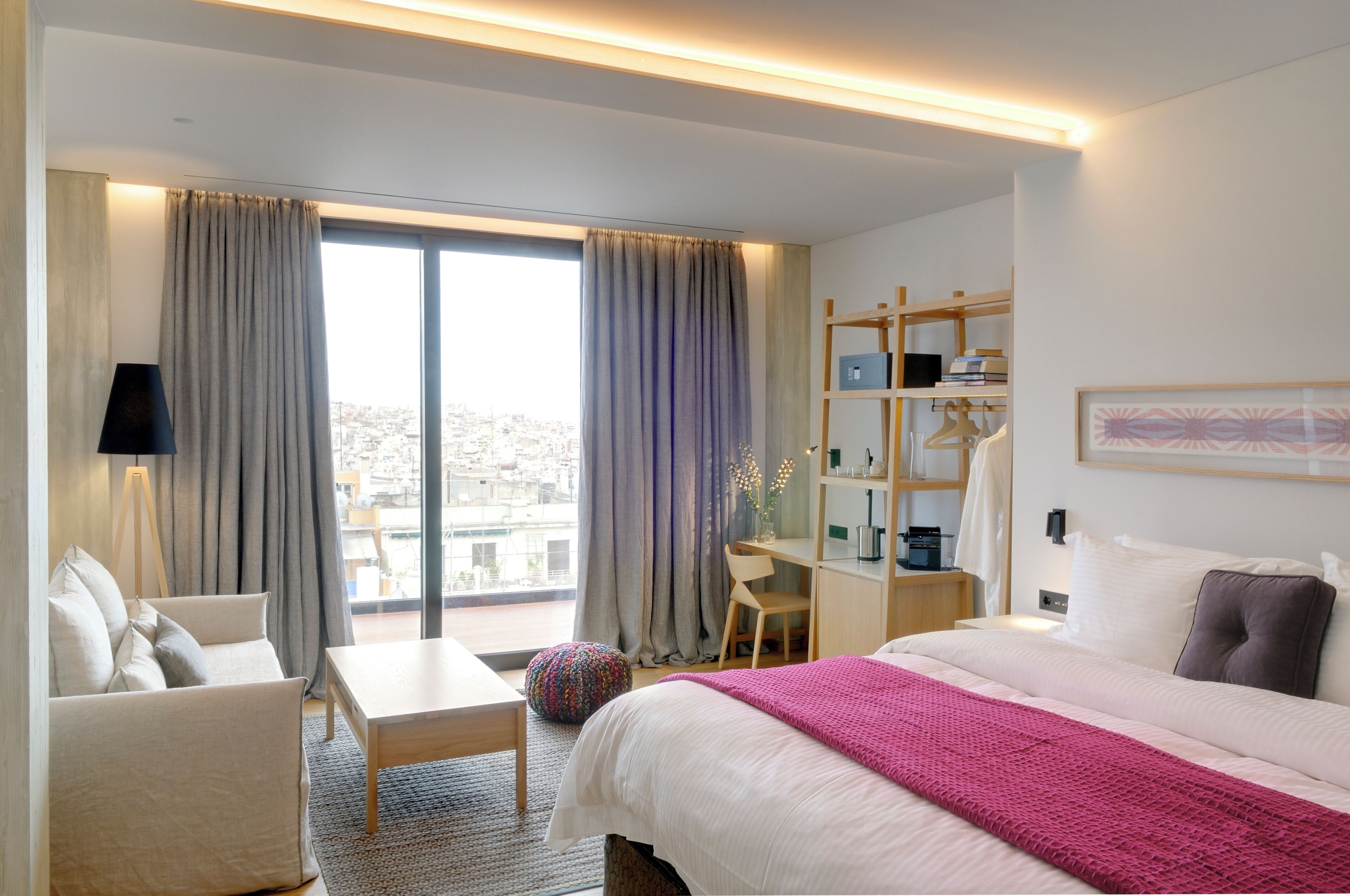 套房 (Metropolitan, Acropolis View) | 高級寢具、房內夾萬、書桌、隔音