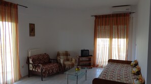 Apartment, 3 Bedrooms | Living room