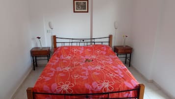 Apartamento, 3 habitaciones | 1 dormitorio, minibar, caja fuerte y tabla de planchar con plancha